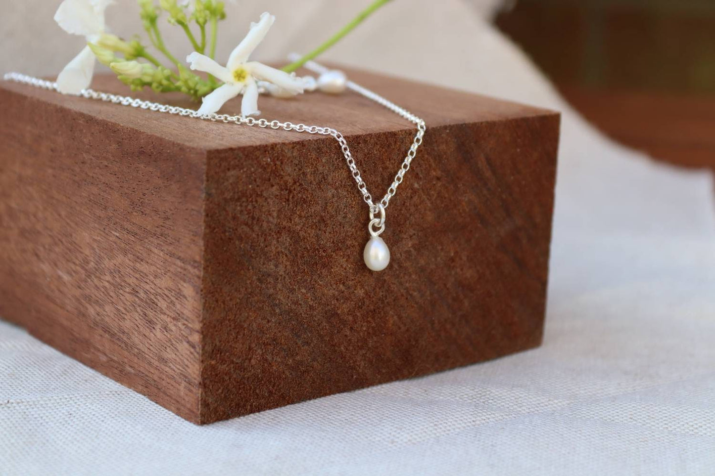 Simple Pearl Necklace / Beautifully dainty silver necklace / Bridal jewellery /Bridesmaids Necklaces