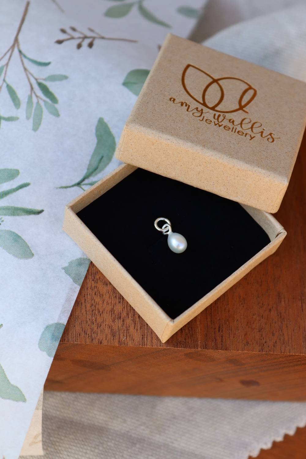 Simple Pearl Necklace / Beautifully dainty silver necklace / Bridal jewellery /Bridesmaids Necklaces