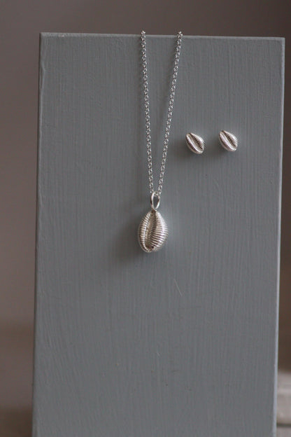 Marazion Mummy & Baby Silver Cowrie Charms