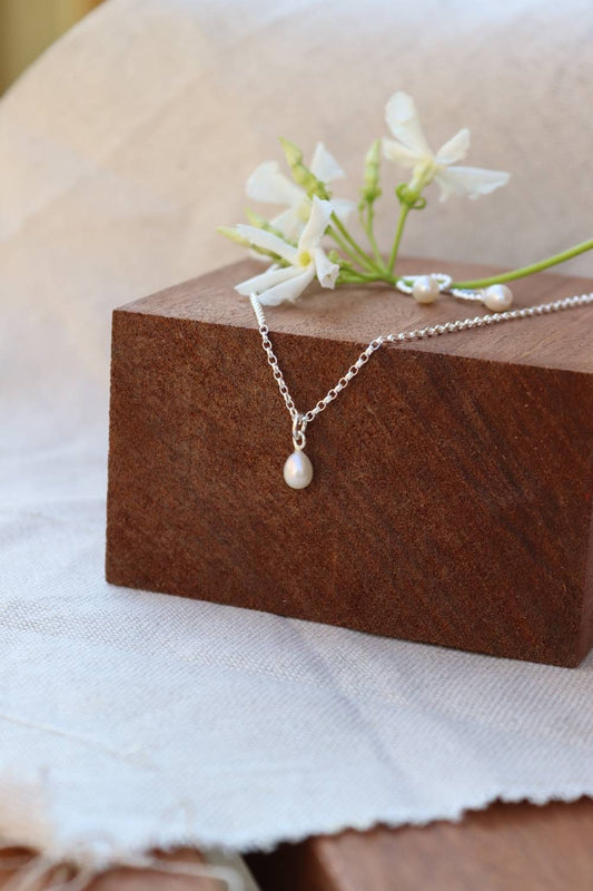Simple Pearl Necklace / Beautifully dainty silver necklace / Bridal jewellery /Bridesmaids Necklaces