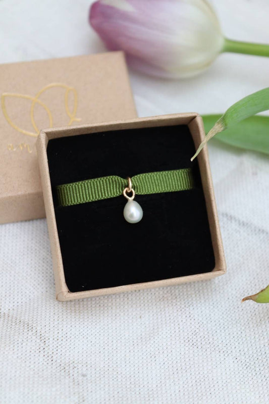 9ct Gold Simple Pearl Charm Necklace