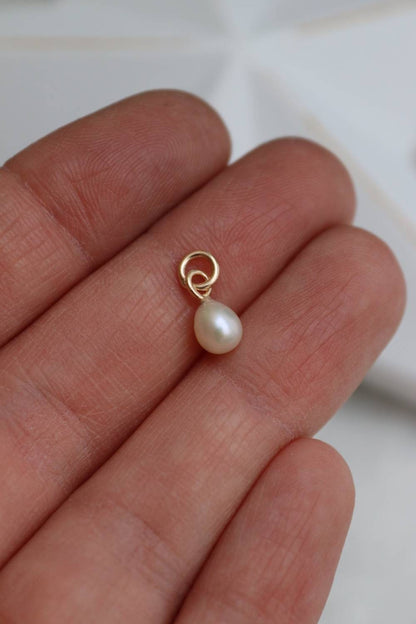 9ct Gold Simple Pearl Charm Necklace