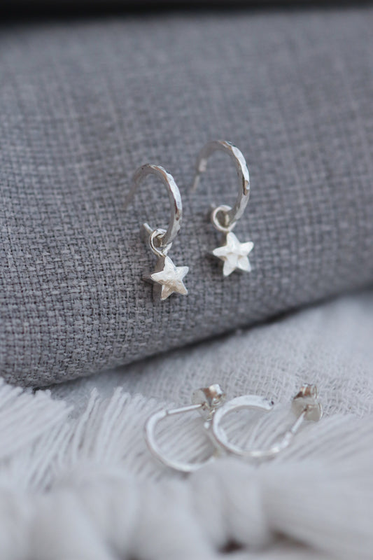 Silver Star Earrings / Chunky Hammered Star Huggies / Sterling Silver Small Hoops With Dangles/ Christmas Earrings