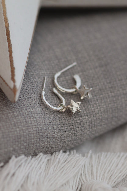 Silver Star Earrings / Chunky Hammered Star Huggies / Sterling Silver Small Hoops With Dangles/ Christmas Earrings